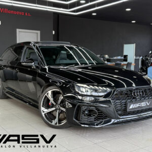 AUDI RS4 en mayúsculas