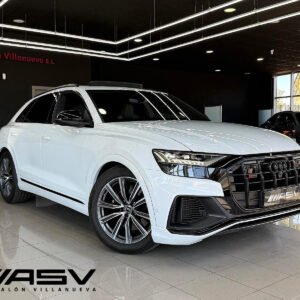 AUDI SQ8 en mayúsculas